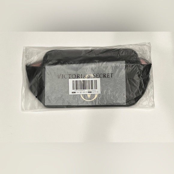 NWT Victoria’s Secret Essential Travel Case - Picture 3 of 9